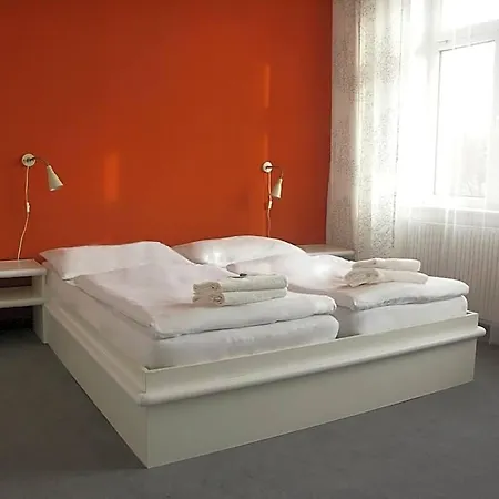 Saloon Hotel