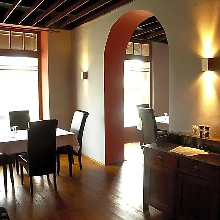 Saloon 3* Zlin